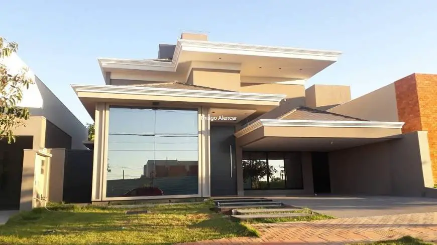 Foto 1 de Casa de Condomínio com 4 Quartos à venda, 350m² em Jardim Montevideu, Campo Grande