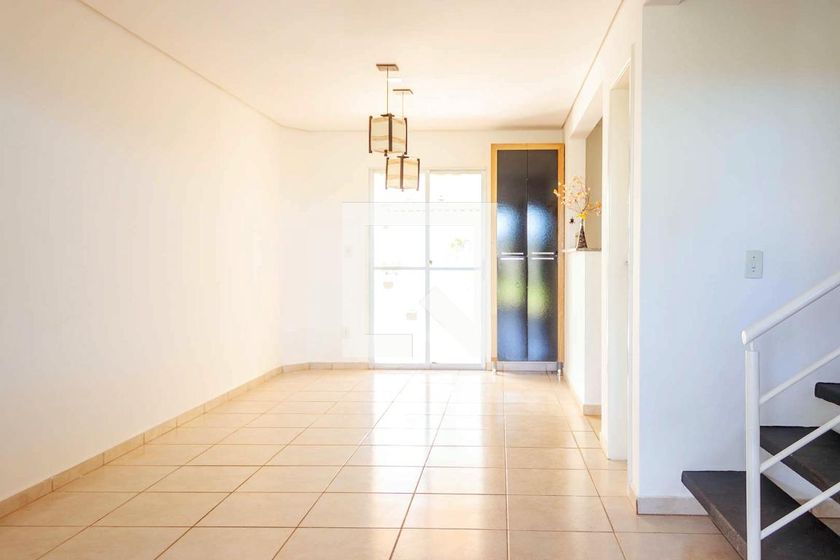 Foto 1 de Casa de Condomínio com 4 Quartos para alugar, 160m² em Morada da Colina, Uberlândia