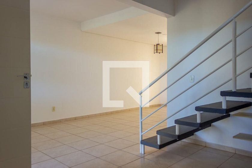 Foto 3 de Casa de Condomínio com 4 Quartos para alugar, 160m² em Morada da Colina, Uberlândia