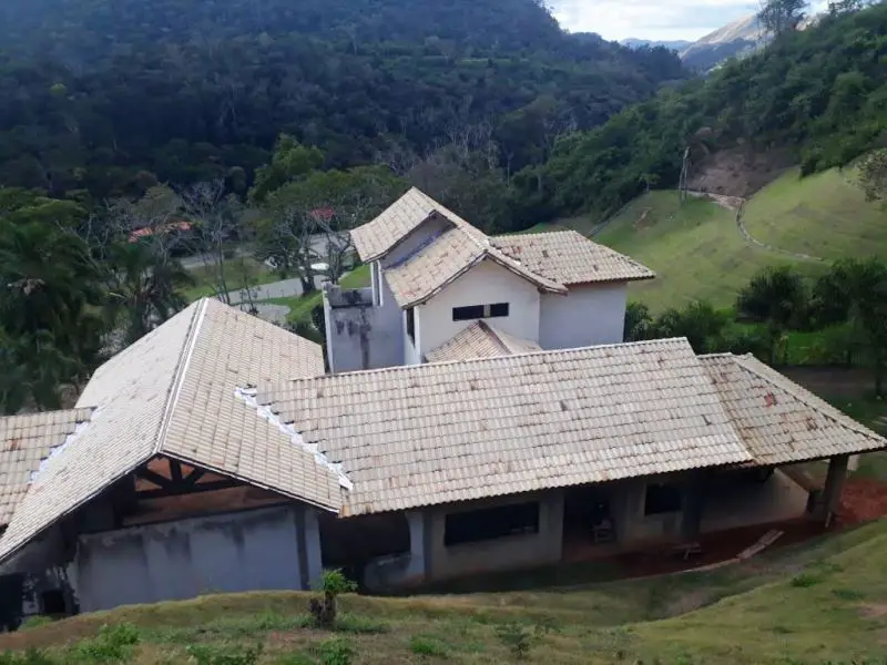 Foto 1 de Casa de Condomínio com 4 Quartos à venda, 450m² em Pedro do Rio, Petrópolis
