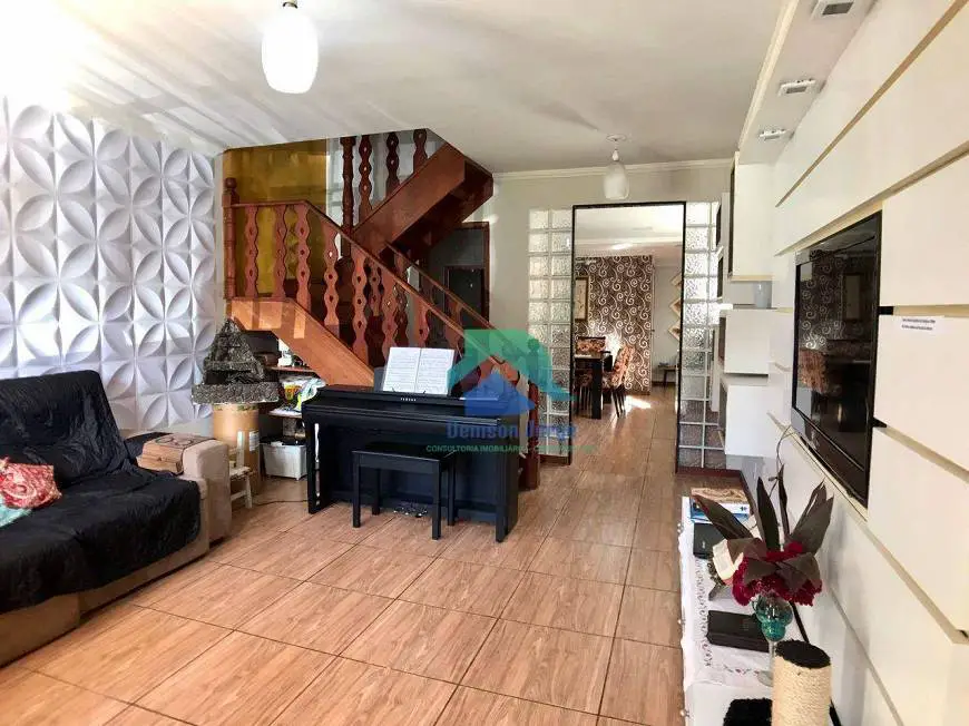 Foto 1 de Casa de Condomínio com 4 Quartos à venda, 81m² em Pimenteiras, Teresópolis