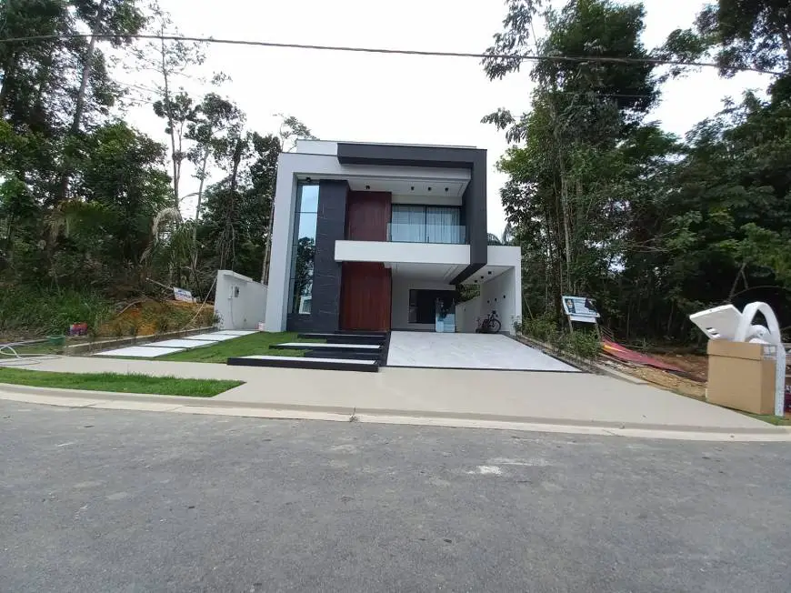 Foto 1 de Casa de Condomínio com 4 Quartos à venda, 335m² em Ponta Negra, Manaus