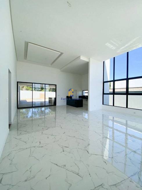 Foto 3 de Casa de Condomínio com 4 Quartos à venda, 445m² em Residencial Alvim, Juiz de Fora