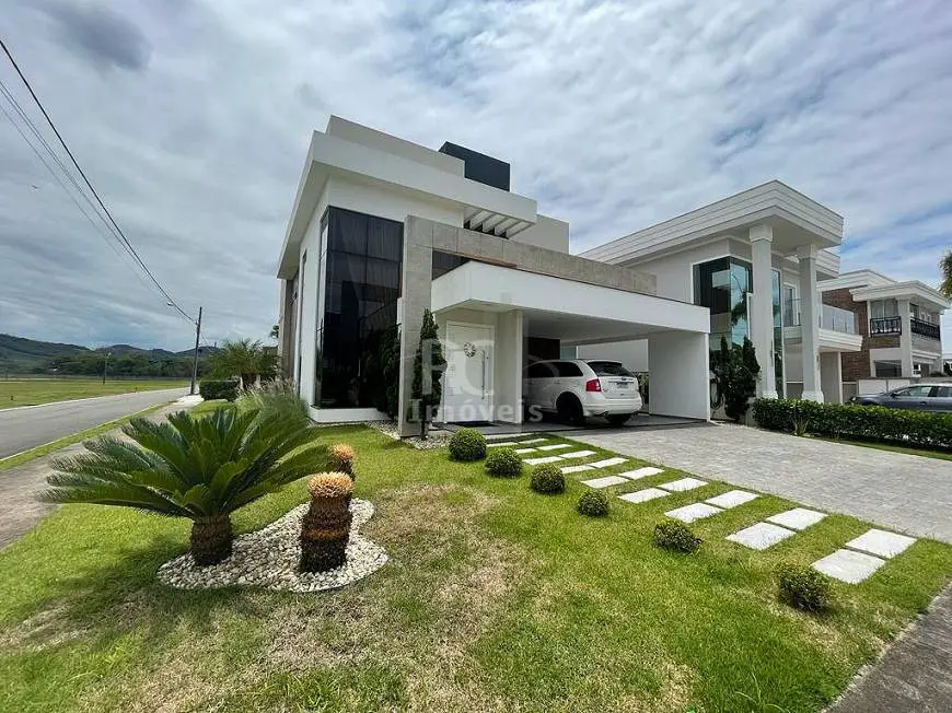 Foto 1 de Casa de Condomínio com 4 Quartos à venda, 300m² em Santa Regina, Camboriú