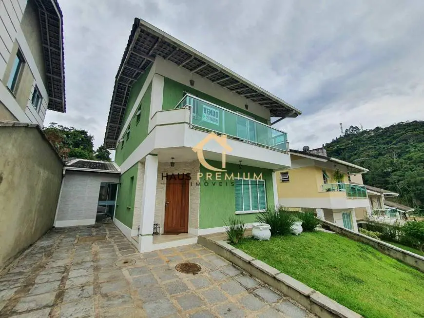 Foto 1 de Casa de Condomínio com 4 Quartos à venda, 158m² em Varzea, Teresópolis