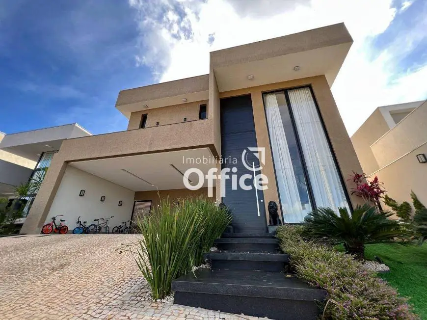 Foto 1 de Casa de Condomínio com 5 Quartos à venda, 350m² em Condominio Residencial Grand Trianon, Anápolis