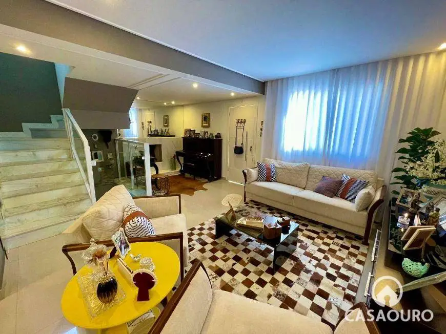 Foto 2 de Casa de Condomínio com 5 Quartos à venda, 215m² em Condominio Village Royale, Nova Lima