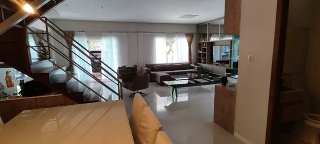 Foto 1 de Casa de Condomínio com 5 Quartos à venda, 380m² em Curió-utinga, Belém