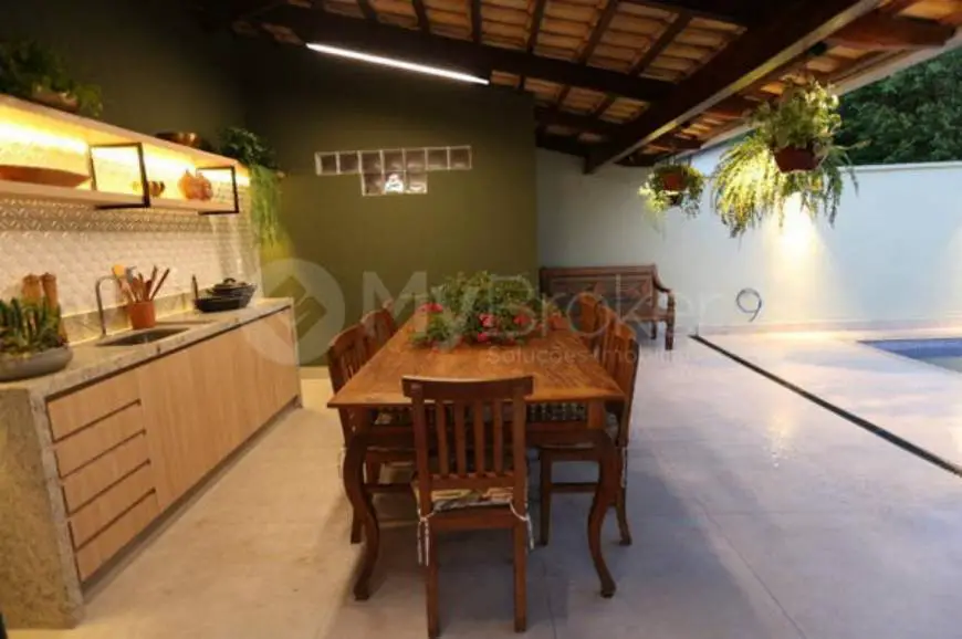 Foto 3 de Casa de Condomínio com 5 Quartos à venda, 246m² em Loteamento Portal do Sol II, Goiânia