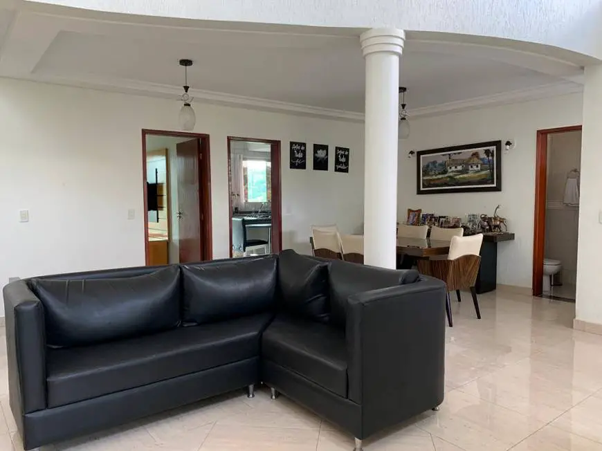 Foto 2 de Casa de Condomínio com 5 Quartos à venda, 402m² em Residencial Alphaville Flamboyant, Goiânia