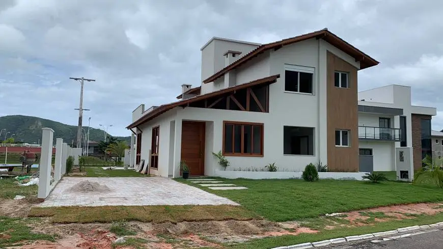 Foto 1 de Casa de Condomínio com 5 Quartos à venda, 214m² em São João do Rio Vermelho, Florianópolis