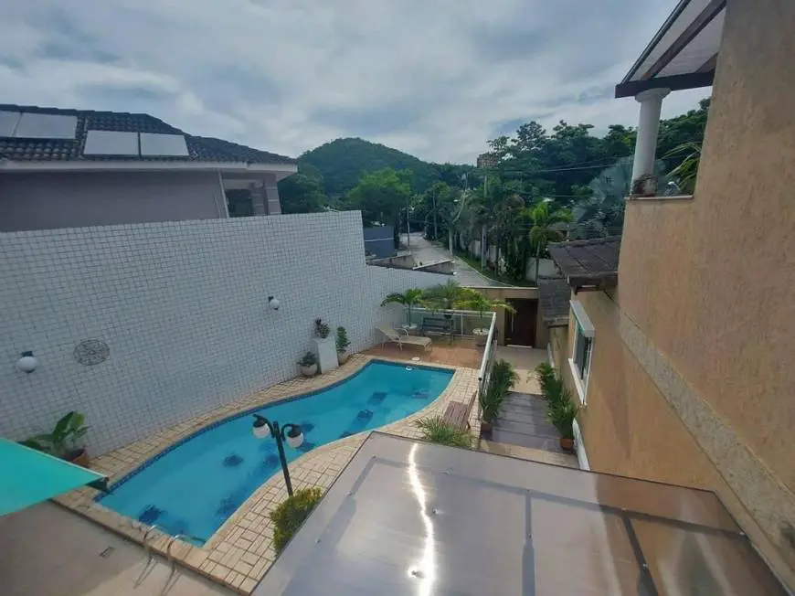 Foto 1 de Casa de Condomínio com 6 Quartos à venda, 350m² em Maria Paula, Niterói