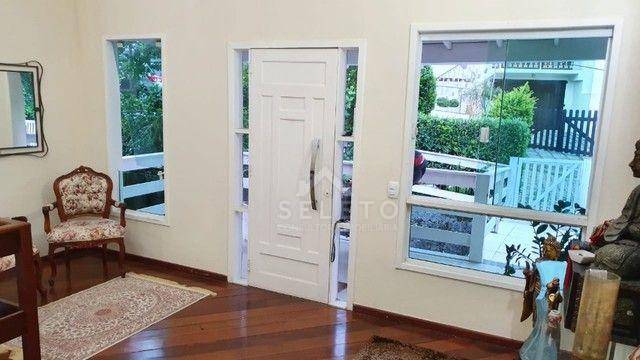 Foto 2 de Casa de Condomínio com 6 Quartos à venda, 277m² em Pendotiba, Niterói