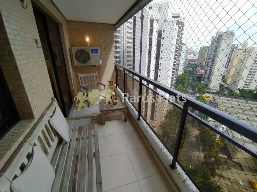 Foto 3 de Flat com 3 Quartos à venda, 120m² em Moema, São Paulo