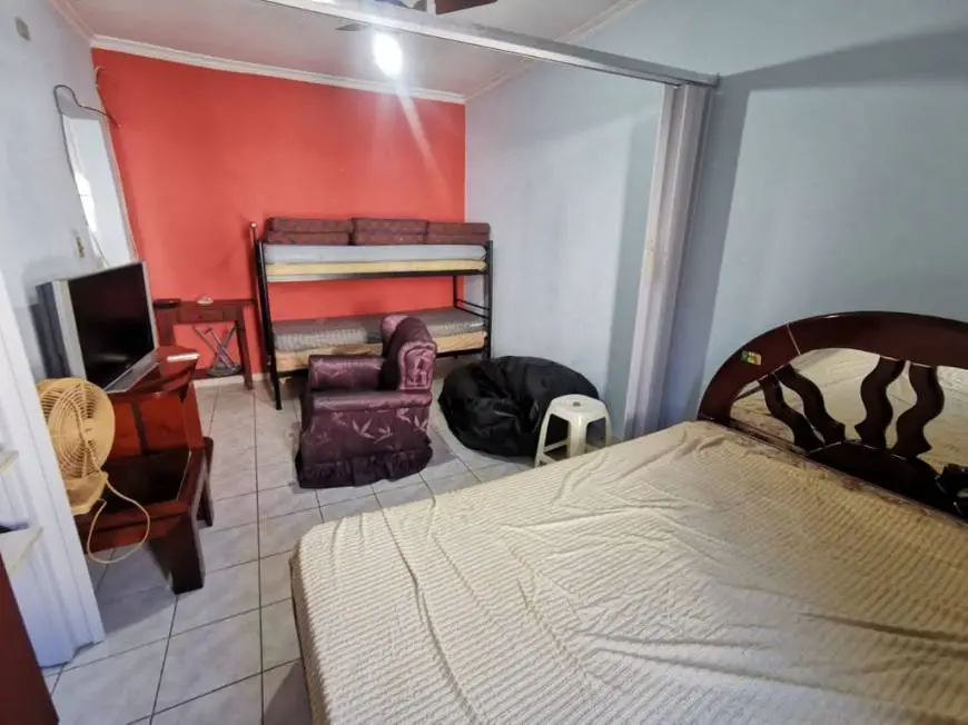 Foto 4 de Kitnet com 1 Quarto à venda, 35m² em Vila Tupi, Praia Grande