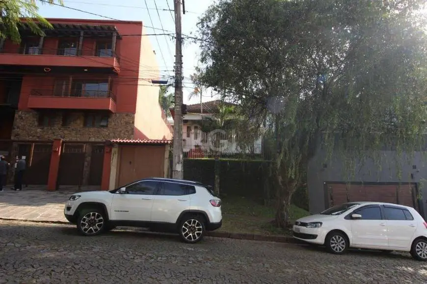 Foto 1 de Lote/Terreno à venda, 424m² em Chácara das Pedras, Porto Alegre