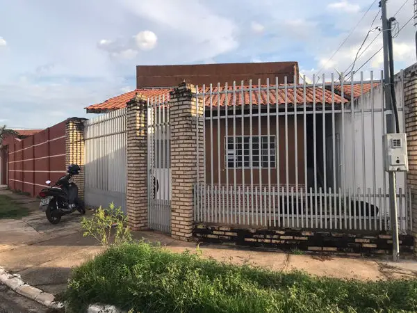 Foto 1 de Sobrado com 3 Quartos para alugar, 240m² em Despraiado, Cuiabá