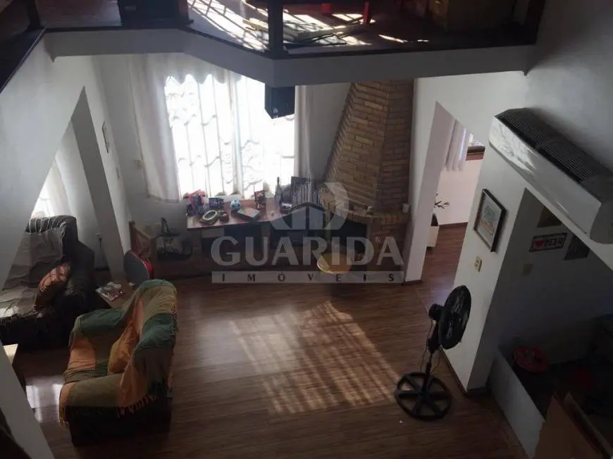 Foto 3 de Sobrado com 3 Quartos à venda, 155m² em Medianeira, Porto Alegre
