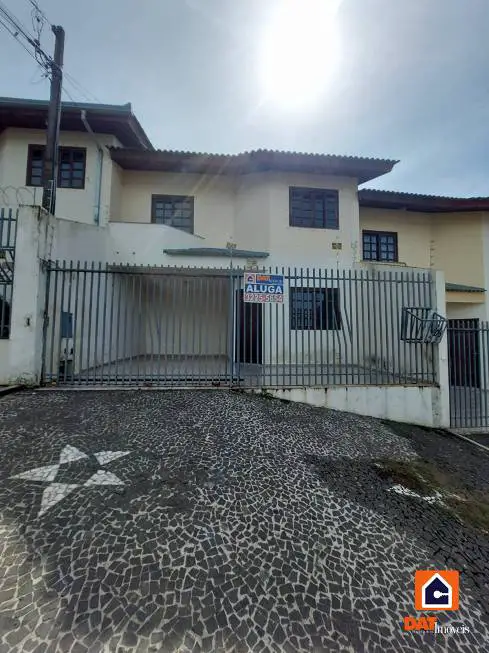Foto 1 de Sobrado com 3 Quartos para alugar, 130m² em Oficinas, Ponta Grossa