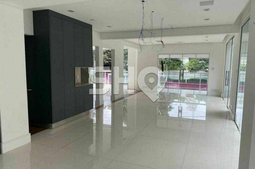 Foto 1 de Sobrado com 3 Quartos para alugar, 431m² em Pacaembu, São Paulo