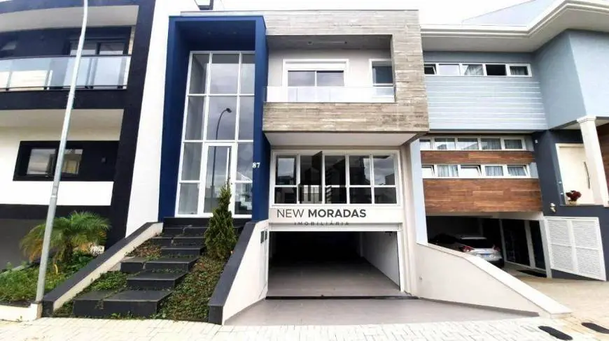 Foto 1 de Sobrado com 3 Quartos à venda, 200m² em Uberaba, Curitiba
