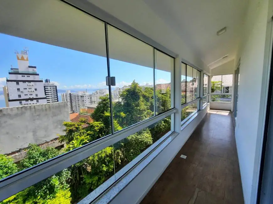 Foto 1 de Sobrado com 4 Quartos para alugar, 220m² em Agronômica, Florianópolis