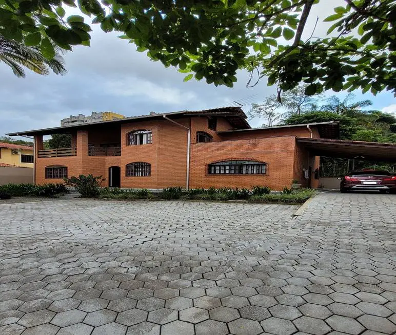 Foto 1 de Sobrado com 4 Quartos à venda, 286m² em Anita Garibaldi, Joinville