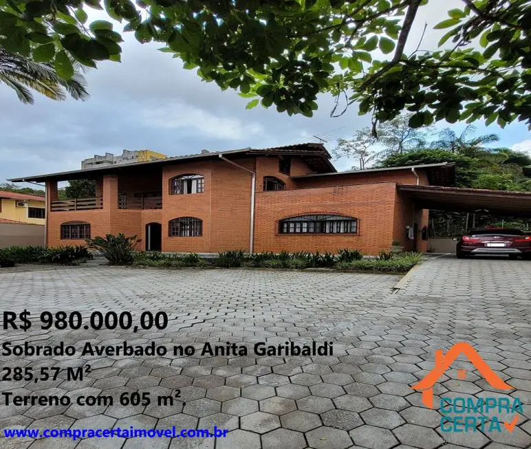 Foto 2 de Sobrado com 4 Quartos à venda, 286m² em Anita Garibaldi, Joinville