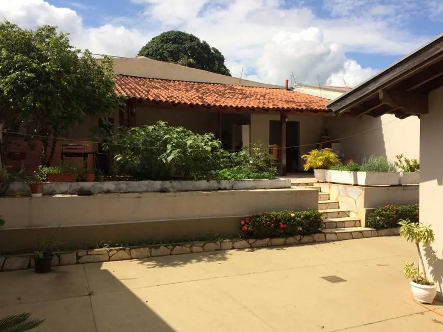 Foto 1 de Sobrado com 4 Quartos para alugar, 220m² em Boa Vista, Uberaba