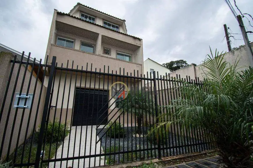 Foto 1 de Sobrado com 4 Quartos para alugar, 122m² em Guabirotuba, Curitiba