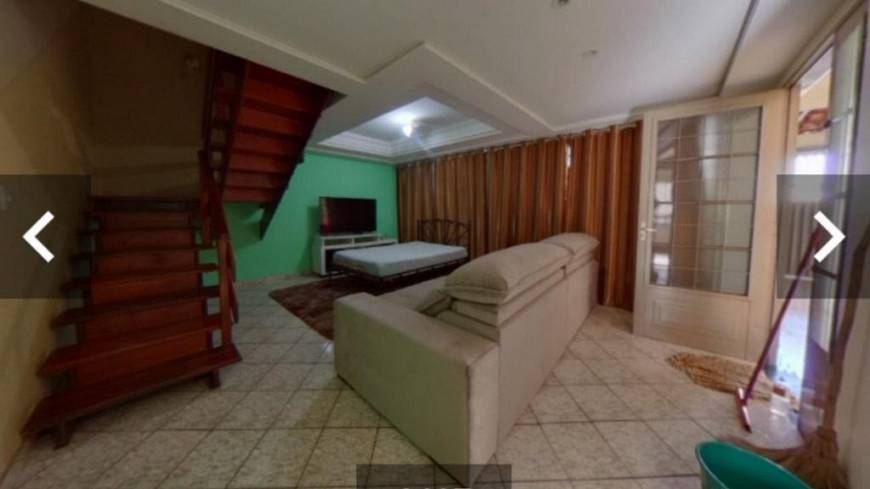 Foto 2 de Sobrado com 4 Quartos à venda, 220m² em Jardim América, Goiânia
