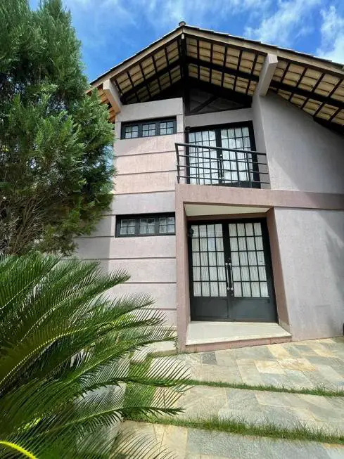 Foto 1 de Sobrado com 4 Quartos para venda ou aluguel, 980m² em Santa Rosa, Cuiabá
