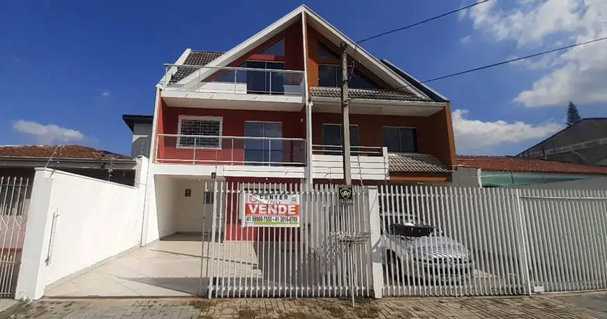 Foto 1 de Sobrado com 4 Quartos à venda, 194m² em Uberaba, Curitiba