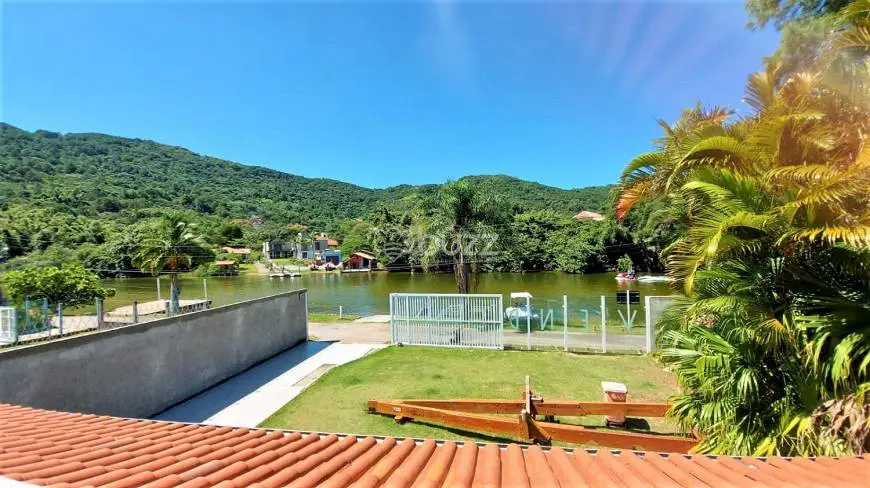 Foto 1 de Sobrado com 5 Quartos à venda, 260m² em Barra da Lagoa, Florianópolis