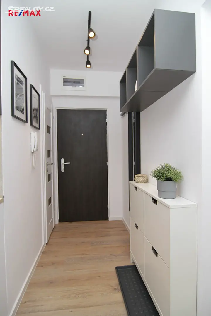 Pronájem bytu 1+1 37 m², Jana Opletala, Karlovy Vary - Rybáře