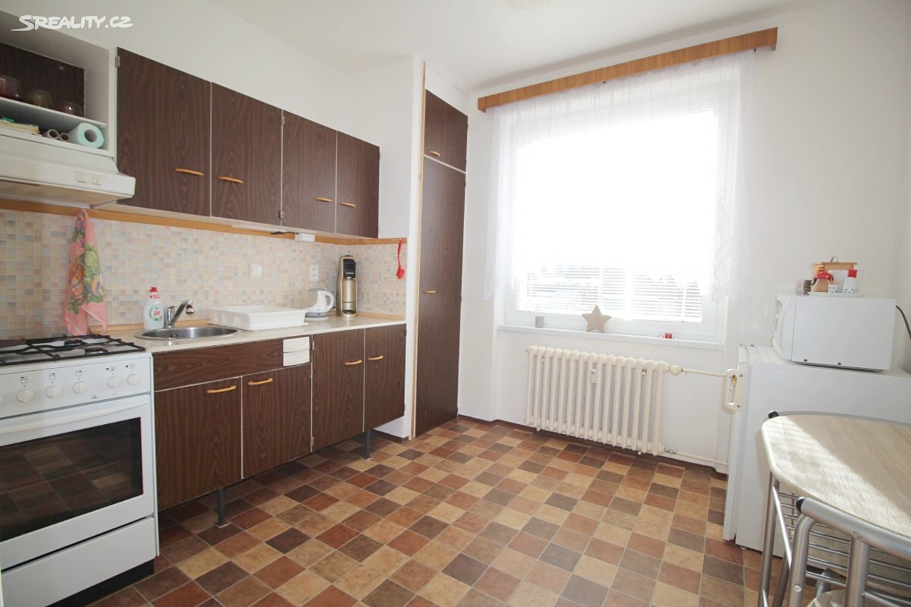 Pronájem bytu 1+1 41 m², Chvatěrubská, Praha 8 - Čimice
