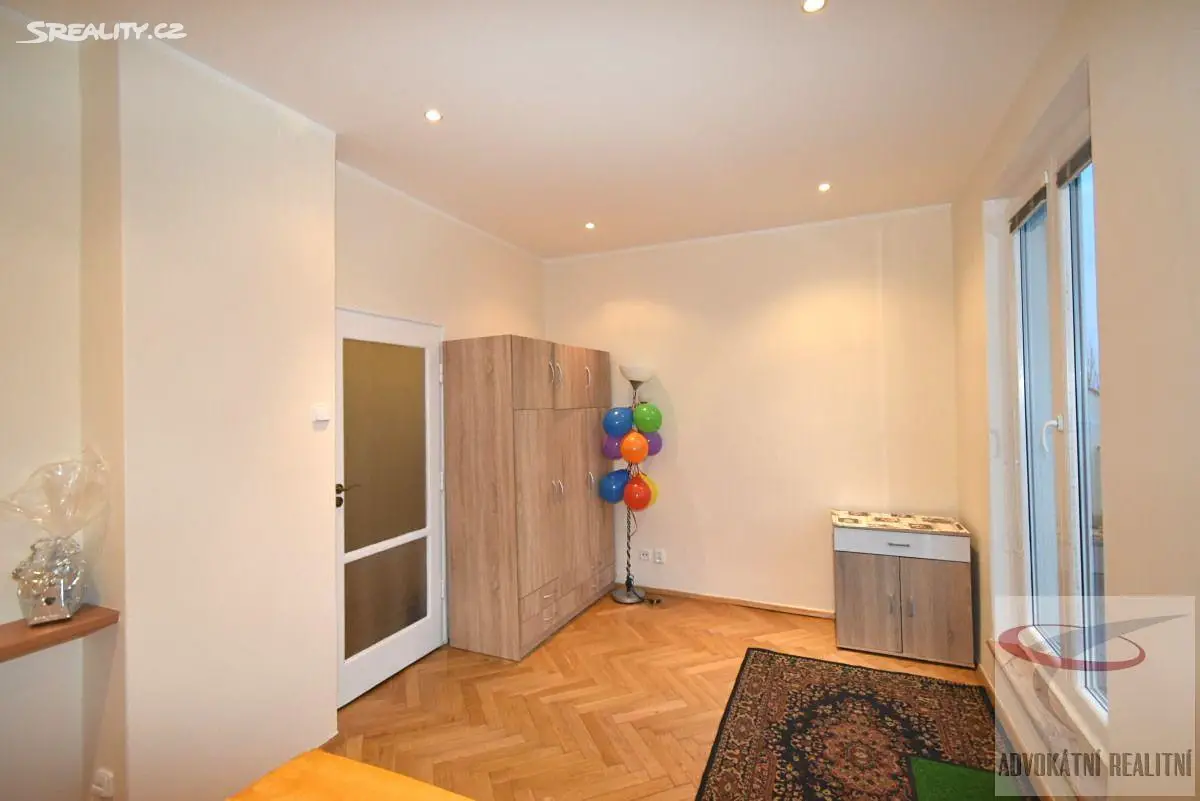 Pronájem bytu 1+1 37 m² (Podkrovní), Praha 10 - Vršovice