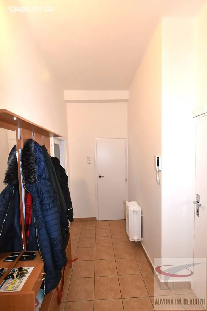 Pronájem bytu 1+1 37 m² (Podkrovní), Praha 10 - Vršovice