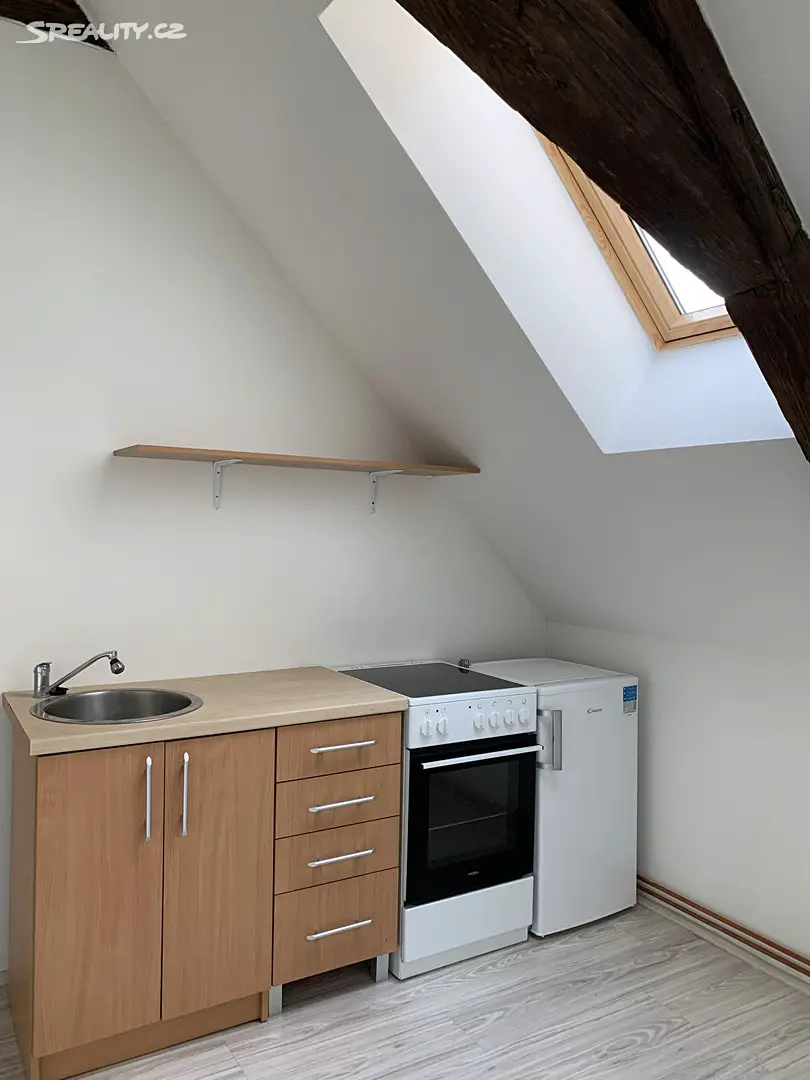 Pronájem bytu 1+kk 32 m² (Podkrovní), Zámečnická, Olomouc