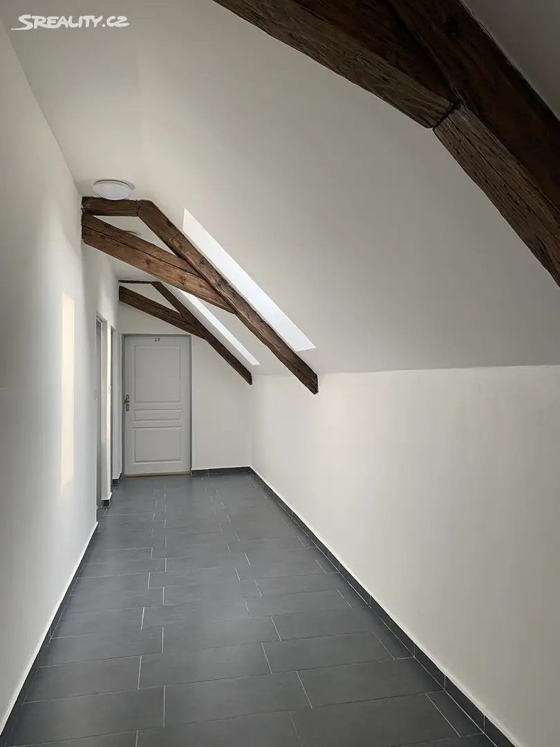 Pronájem bytu 1+kk 32 m² (Podkrovní), Zámečnická, Olomouc