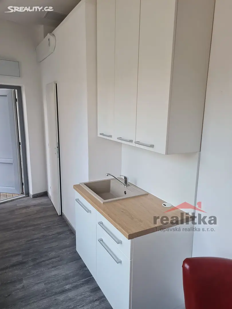 Pronájem bytu 1+kk 13 m², Pekařská, Opava - Kateřinky