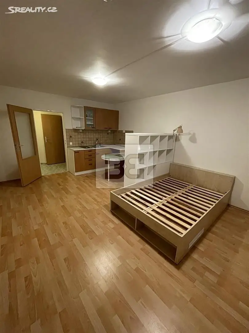 Pronájem bytu 1+kk 30 m², Ravennská, Praha 10 - Horní Měcholupy