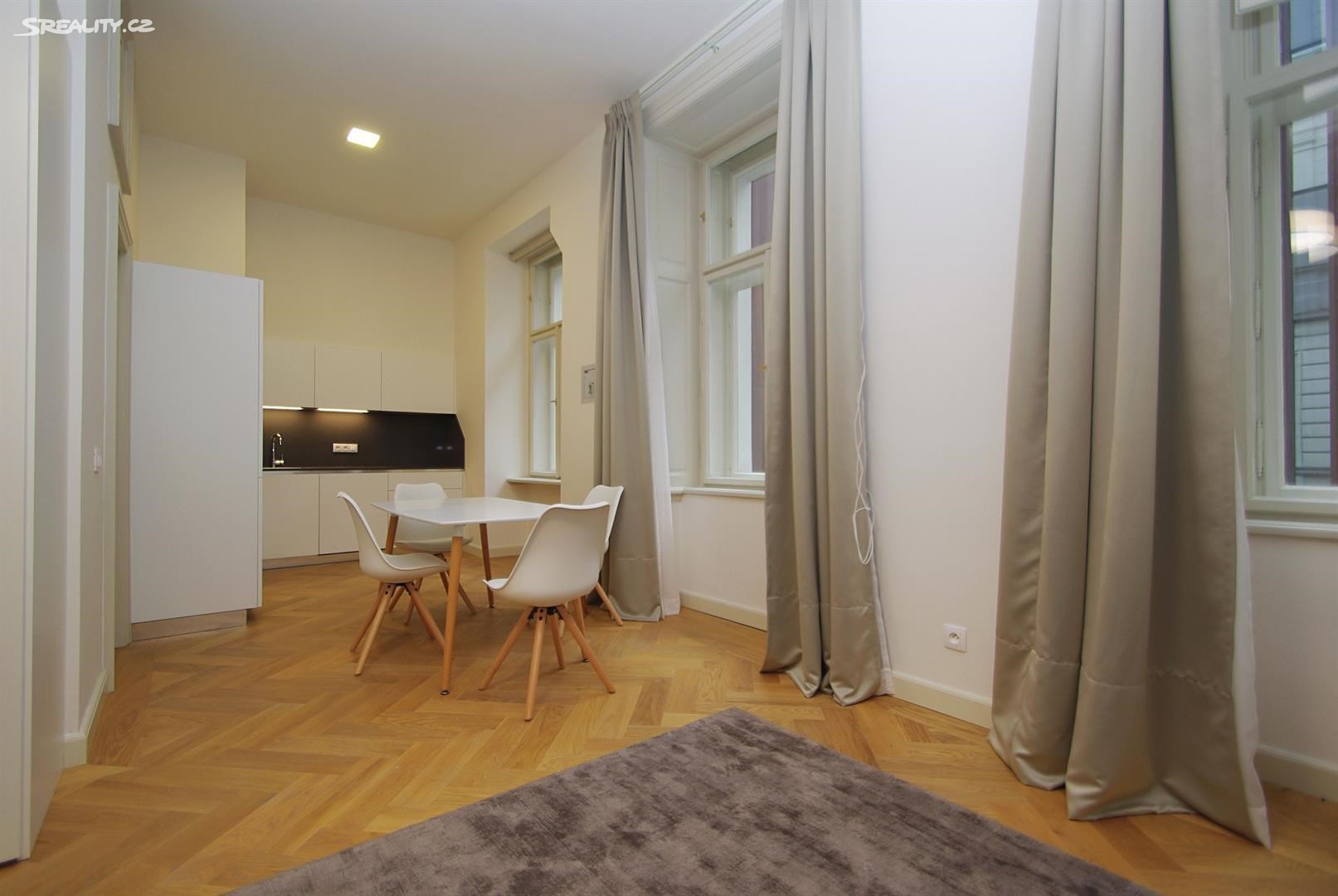 Pronájem bytu 1+kk 43 m², Bolzanova, Praha 1 - Nové Město
