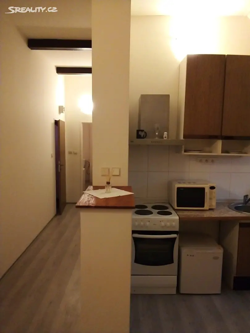 Pronájem bytu 1+kk 25 m² (Podkrovní), 1. máje, Uherské Hradiště - Mařatice