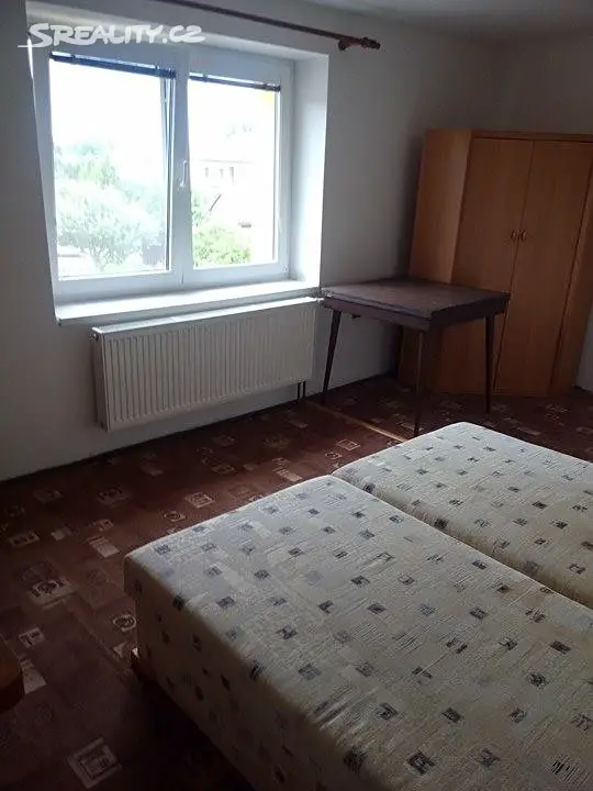 Pronájem bytu 2+1 52 m² (Podkrovní), Černá u Bohdanče, okres Pardubice