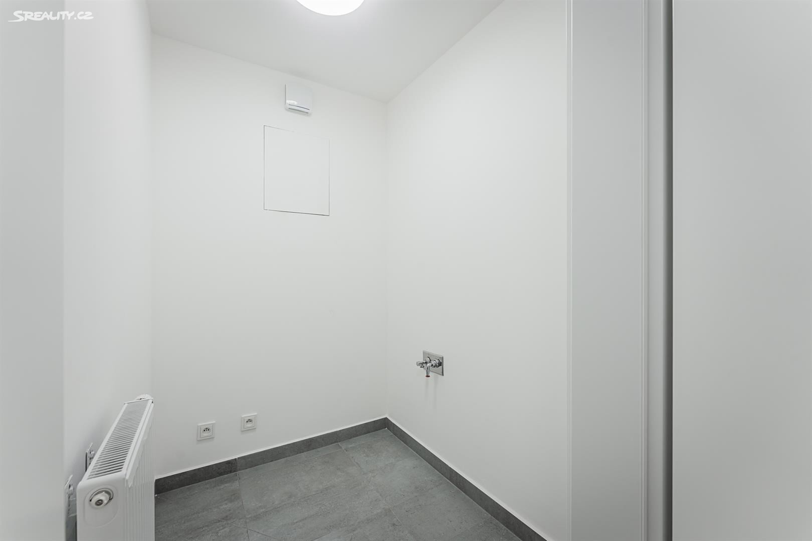 Pronájem bytu 2+kk 61 m² (Podkrovní), Růžová, Praha 1 - Nové Město