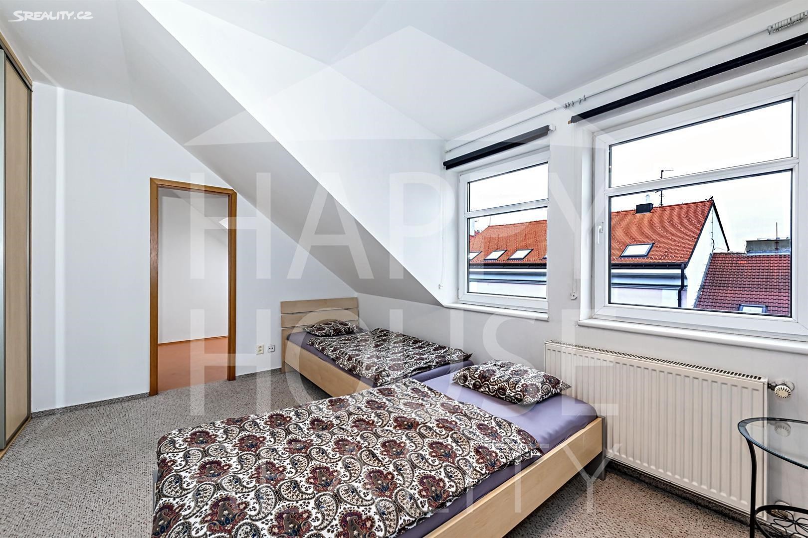 Pronájem bytu 4+1 107 m² (Podkrovní), Koubkova, Praha 2 - Vinohrady