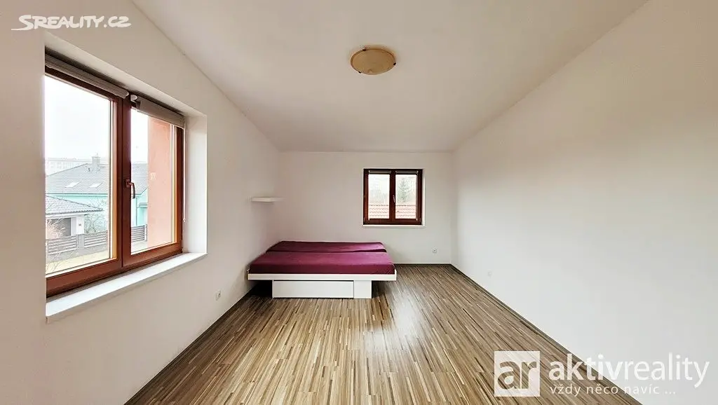 Pronájem bytu 4+kk 120 m² (Podkrovní), Luční, Neratovice - Lobkovice