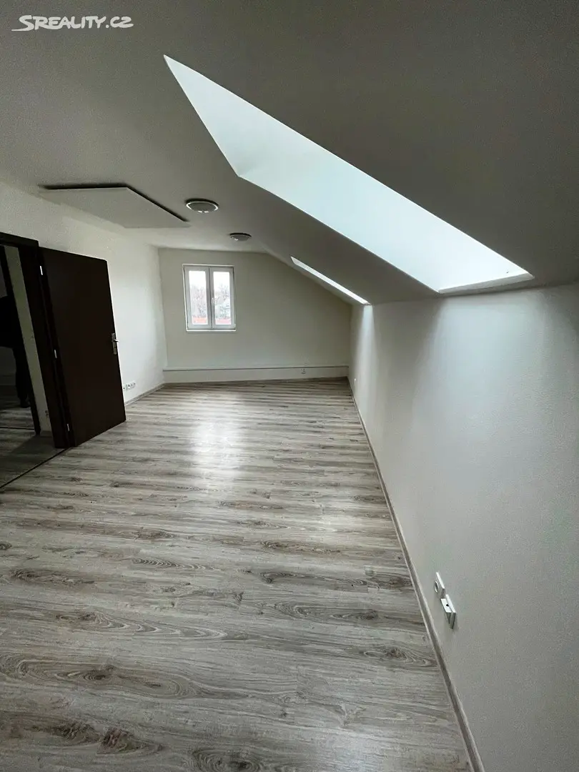 Prodej bytu 4+1 90 m², Hradčanská, Kladno - Dubí