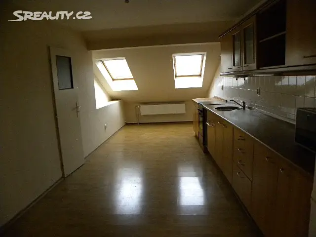 Pronájem bytu 3+1 90 m² (Podkrovní), Českobratrská, Teplice